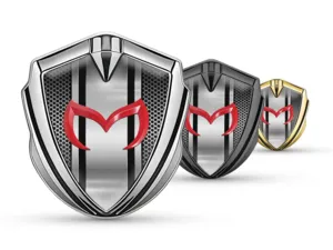 Mazda Cupolato Emblema Badge Look Moderno d'Eccellenza